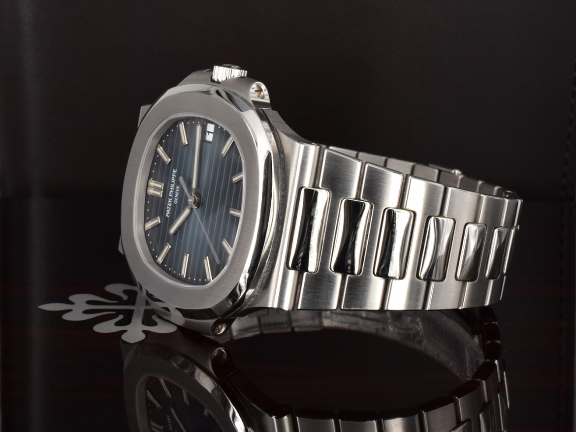 5711/1A-010 Full set like new (Service Patek)