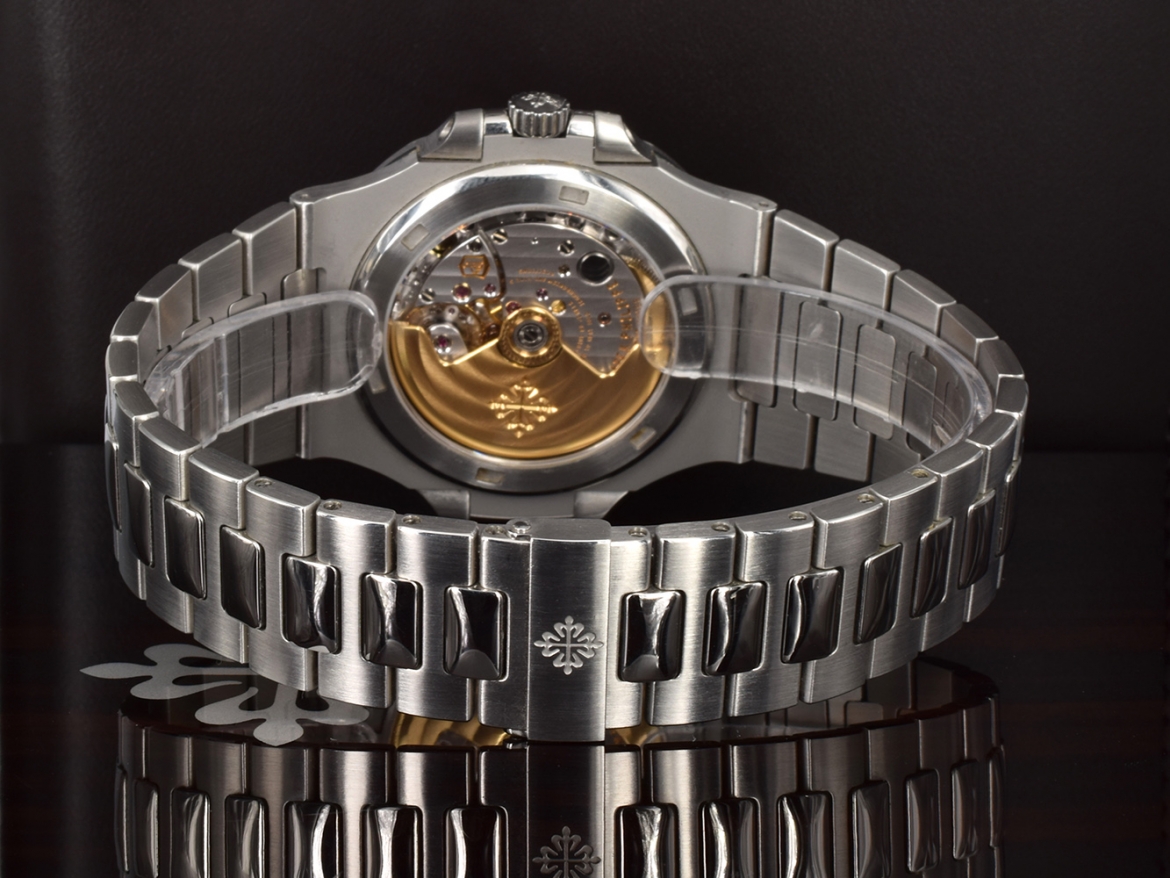 5711/1A-010 Full set like new (Service Patek)