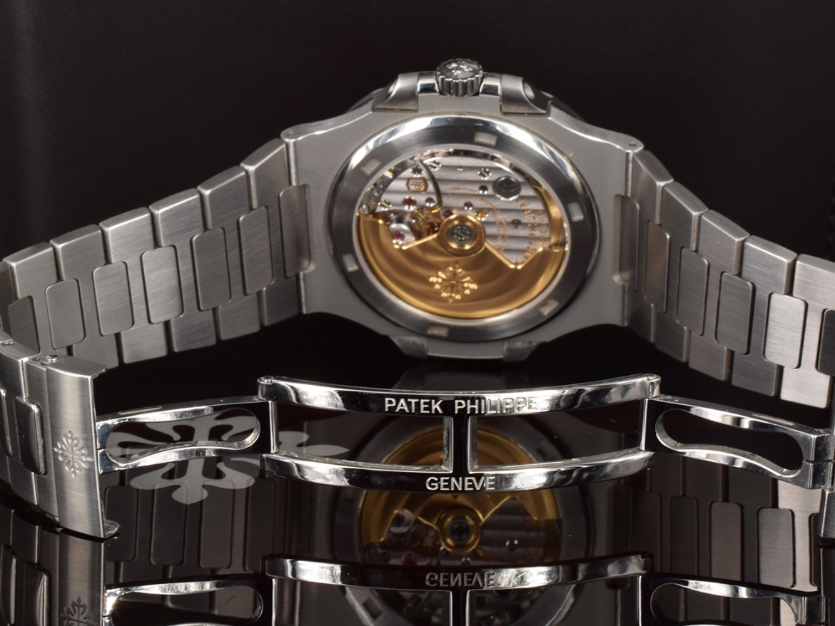 5711/1A-010 Full set like new (Service Patek)