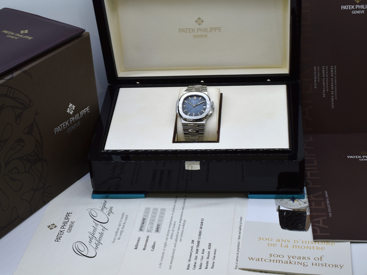 5711/1A-010 Full set like new (Service Patek)