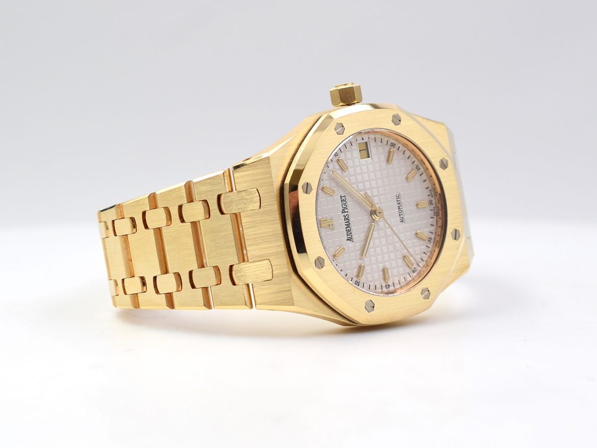 36mm 18k Rare Yellow Gold Automatic - Full Set