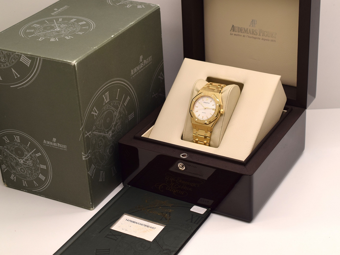 36mm 18k Rare Yellow Gold Automatic - Full Set