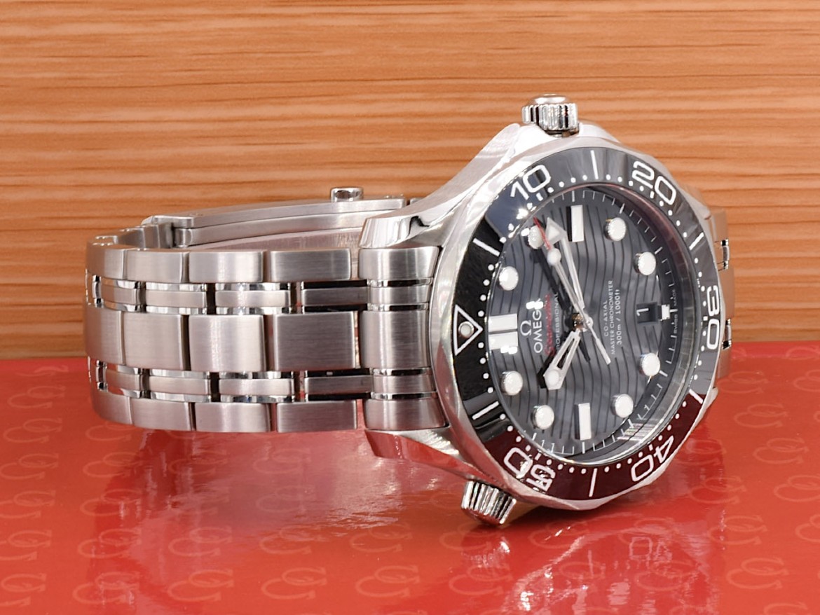 Diver 300 M CO‑AXIAL MASTER CHRONOMETER 42 MM