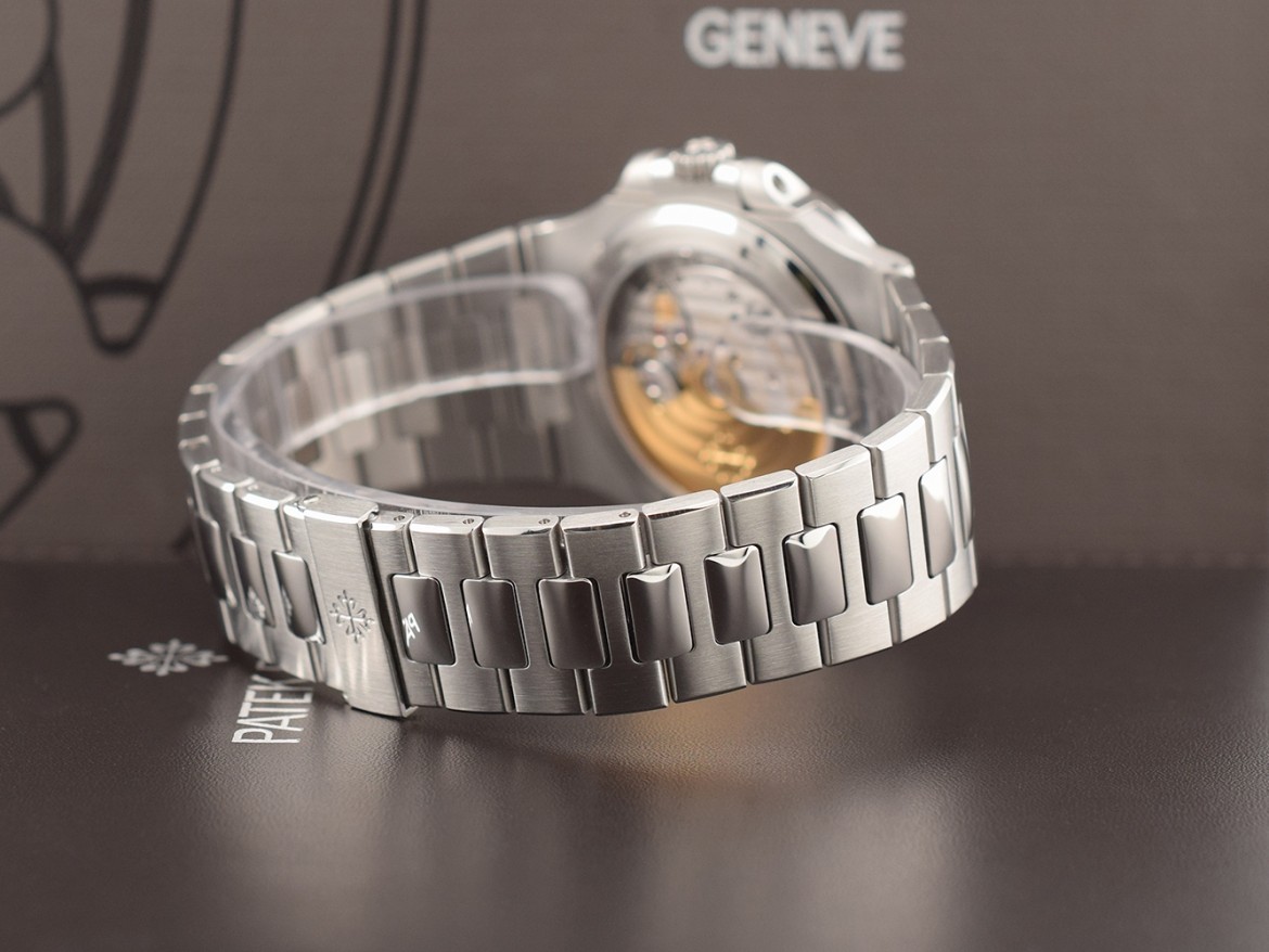 5711/1A - White Dial - Full Set like New