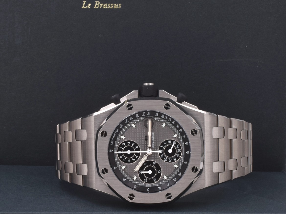 Titanium Grey 42mm Full set.   Like New