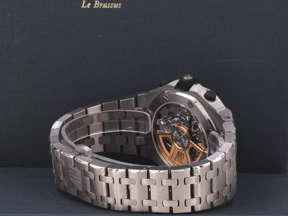 Titanium Grey 42mm Full set.   Like New