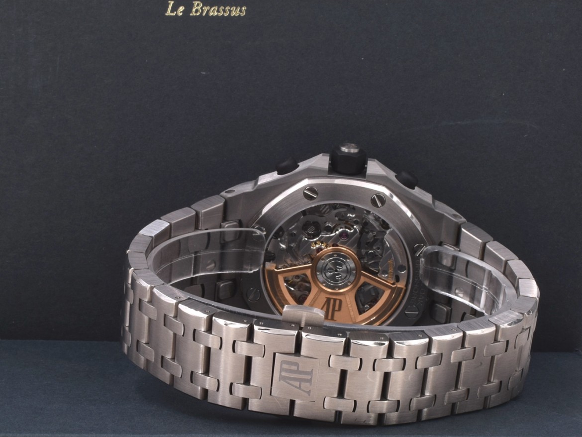 Titanium Grey 42mm Full set.   Like New