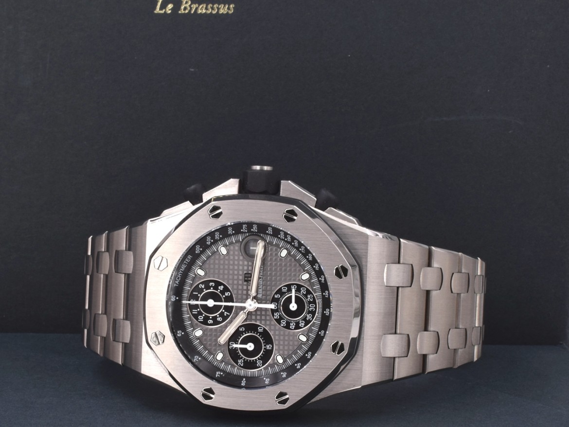 Titanium Grey 42mm Full set.   Like New