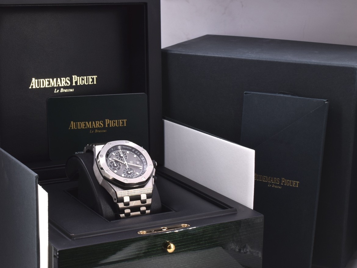 Titanium Grey 42mm Full set.   Like New