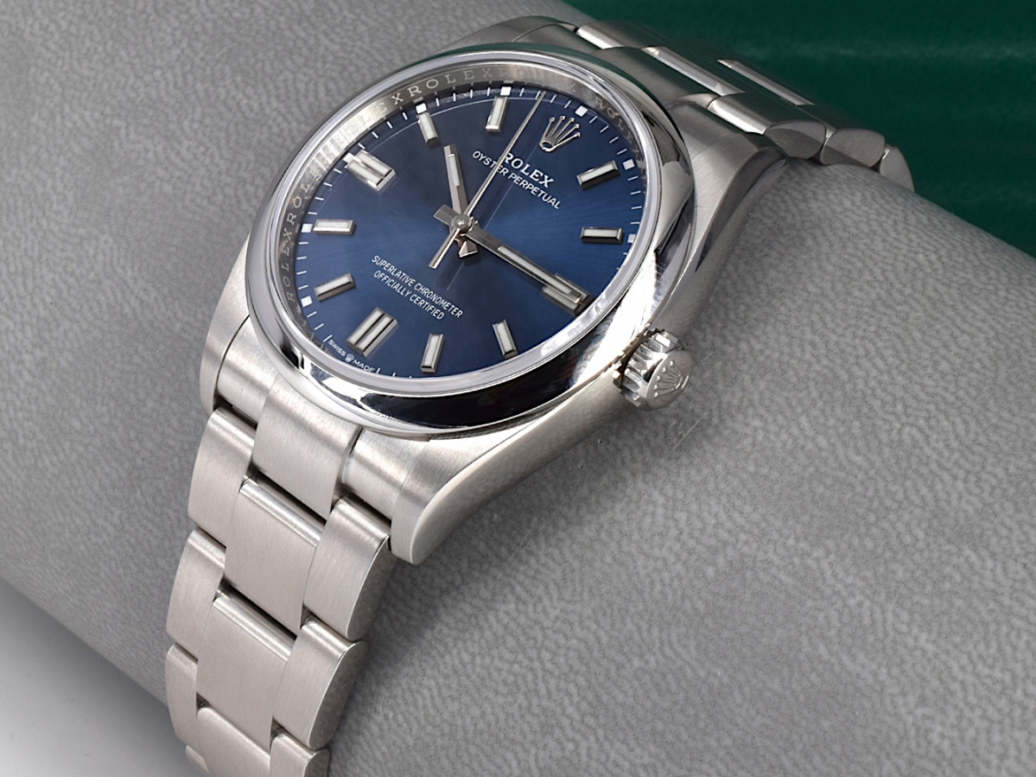 36mm blue Like new. Full set