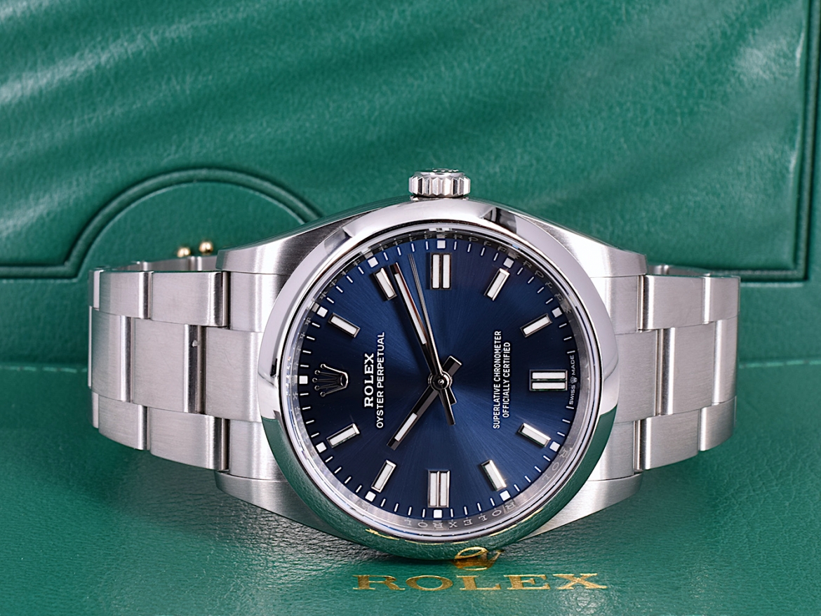 36mm blue Like new. Full set