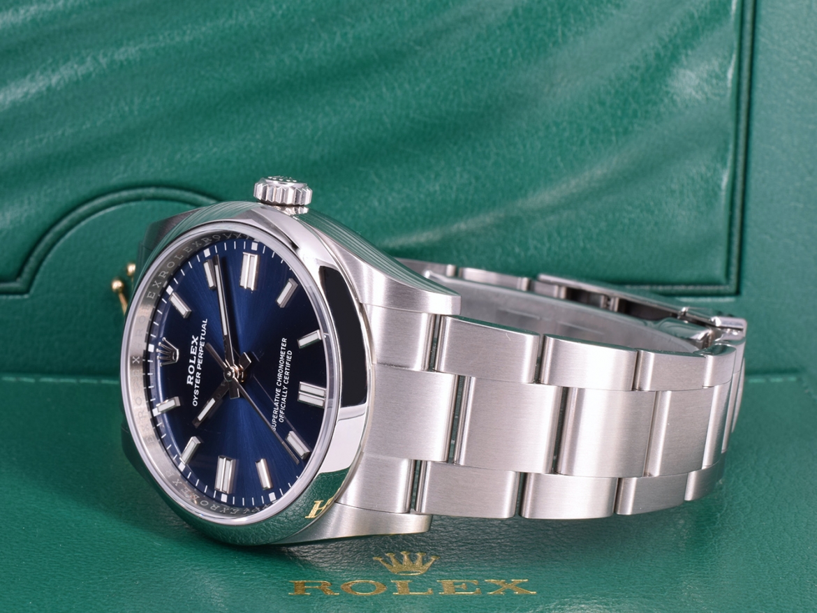 36mm blue Like new. Full set