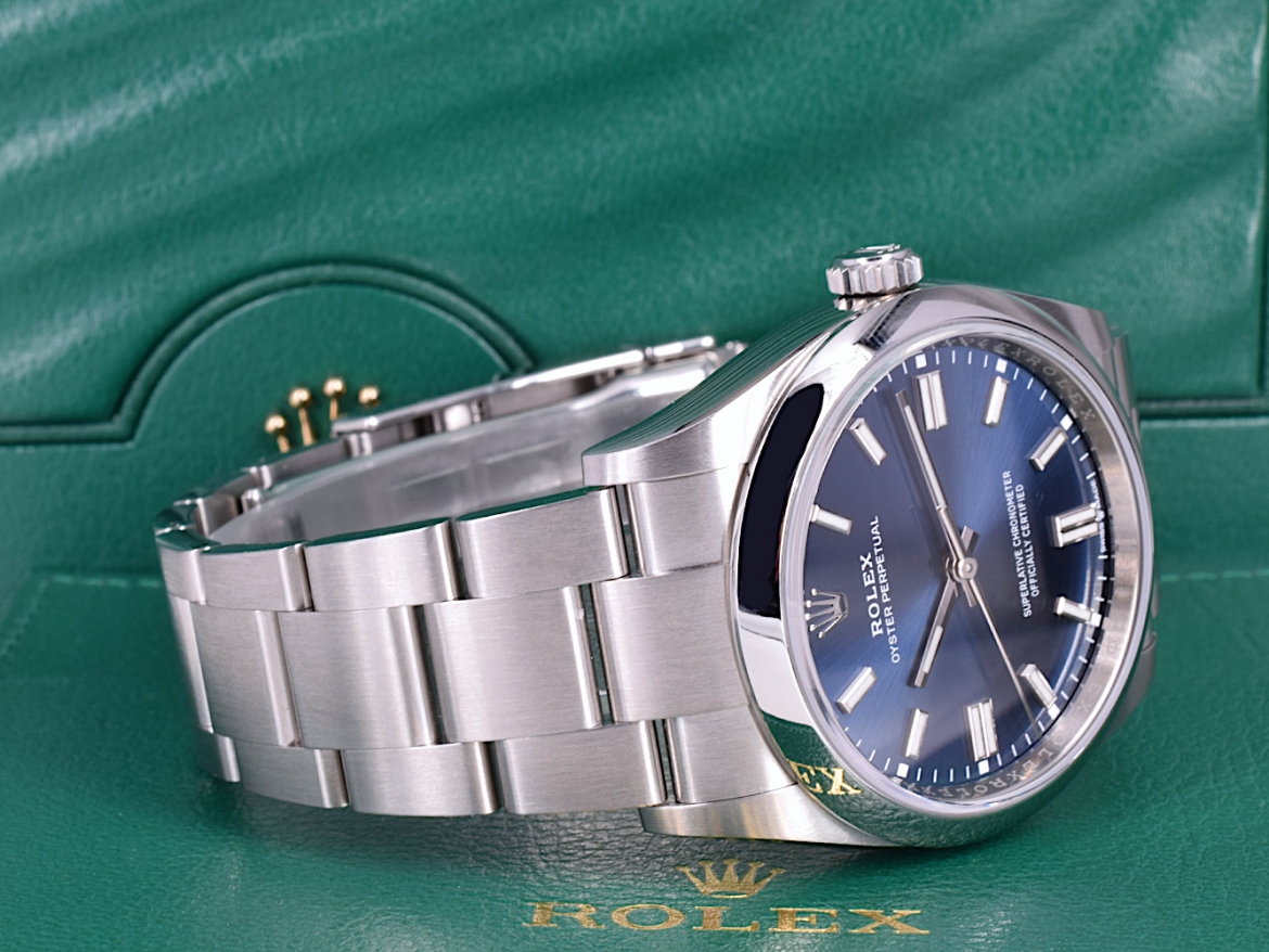 36mm blue Like new. Full set