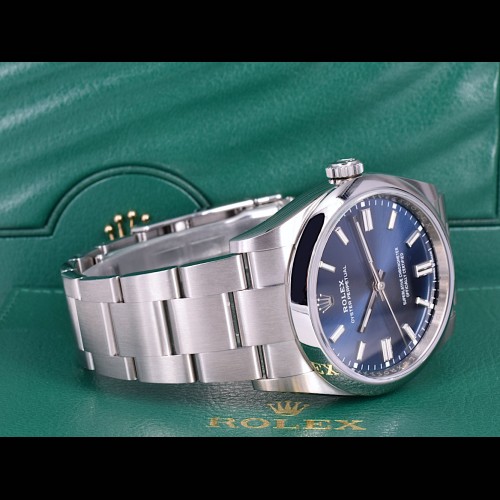 36mm blue Like new. Full set