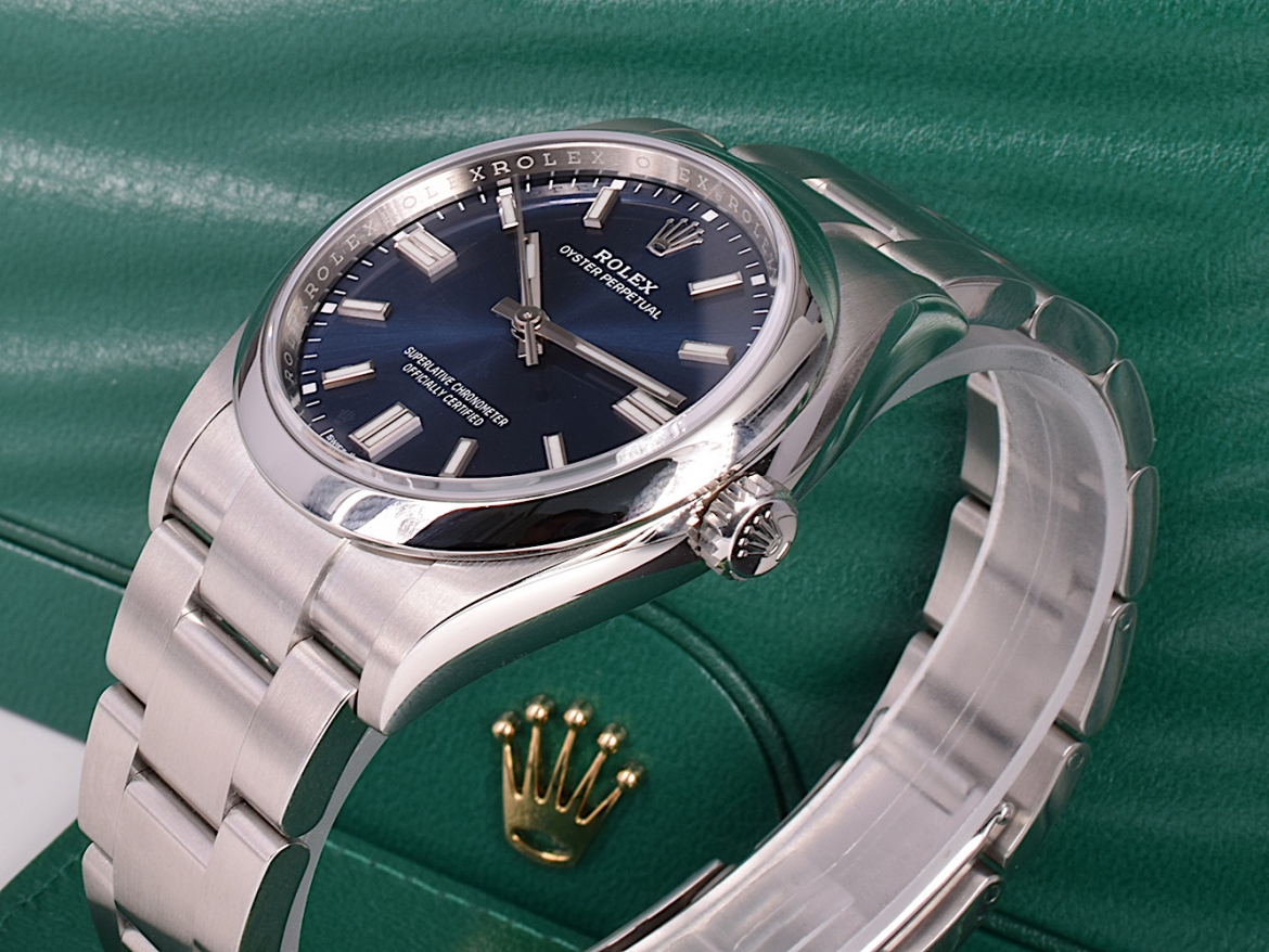 36mm blue Like new. Full set