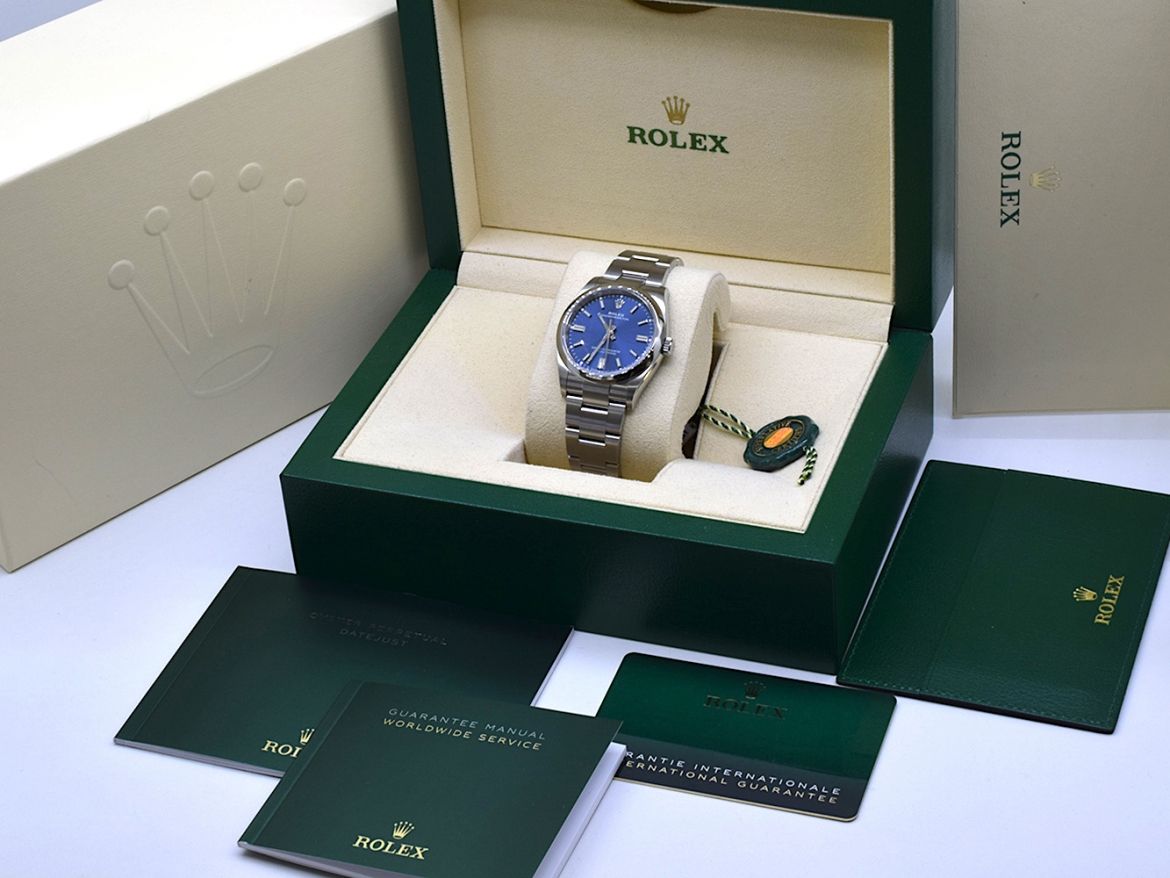 36mm blue Like new. Full set