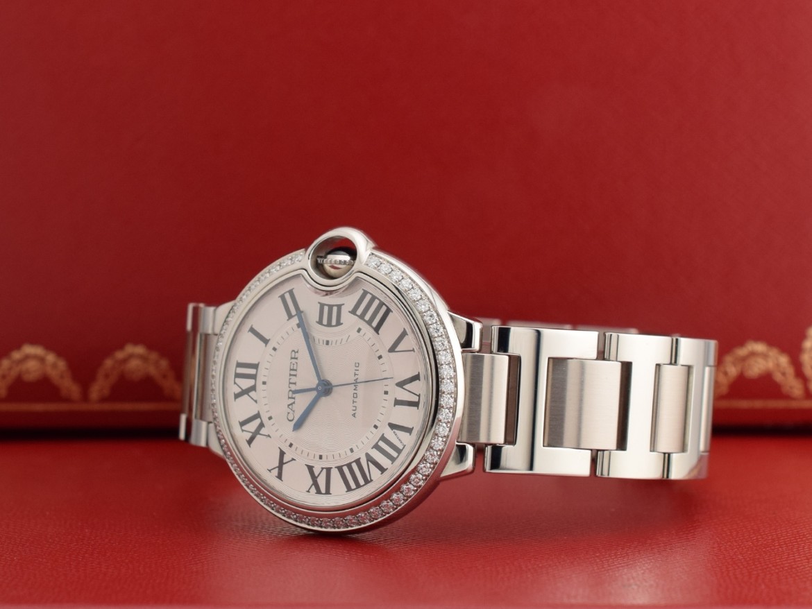 W4BB0017 Diamond bezel - Like new 2019