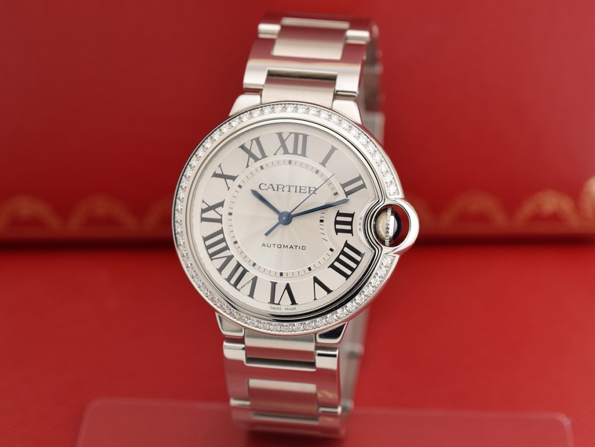 W4BB0017 Diamond bezel - Like new 2019