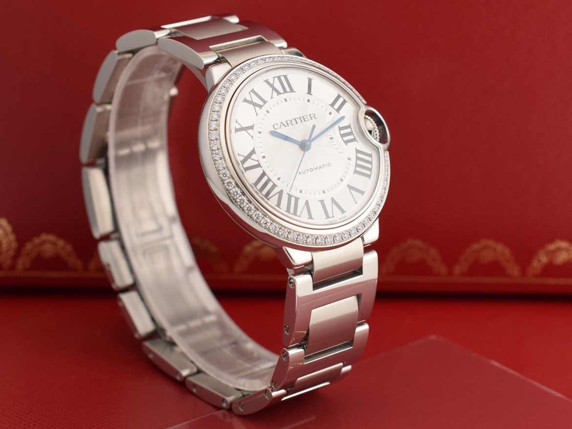 W4BB0017 Diamond bezel - Like new 2019