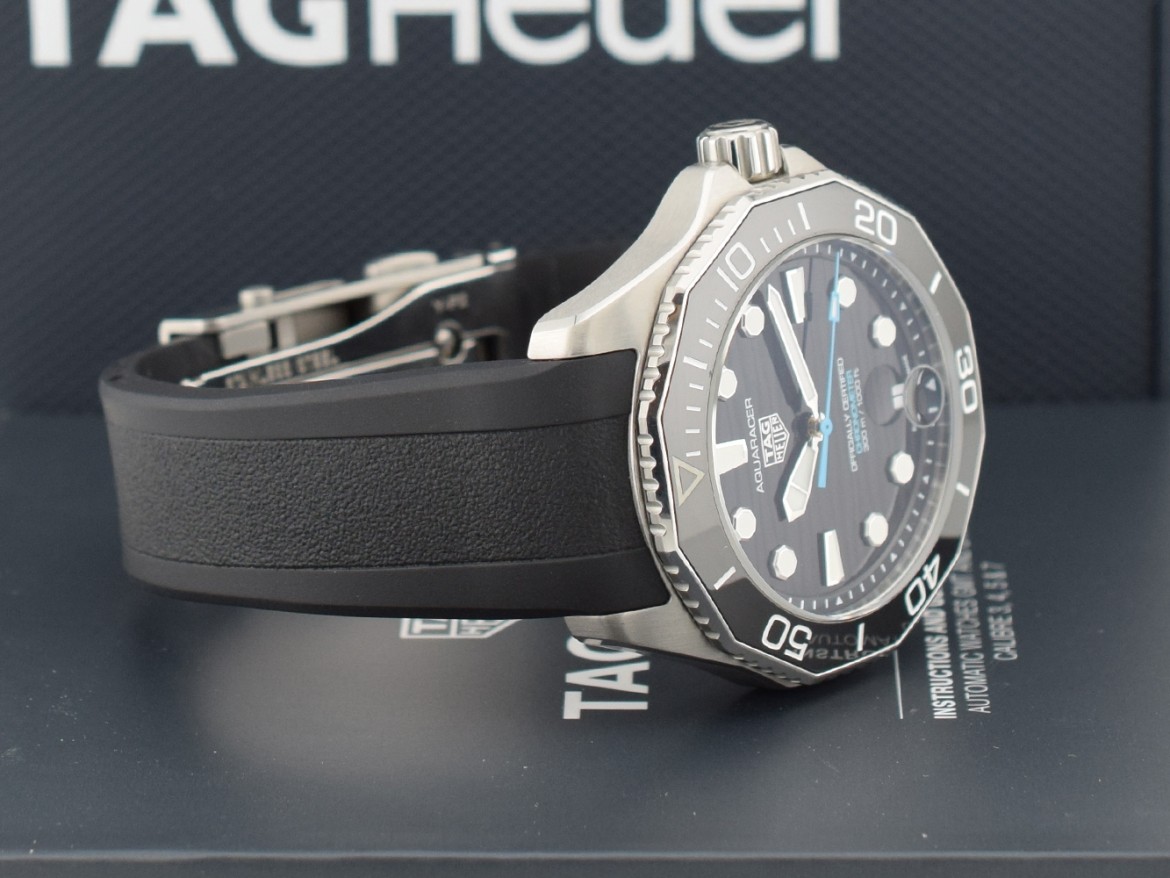 Professional 300 Date 42mm  2024