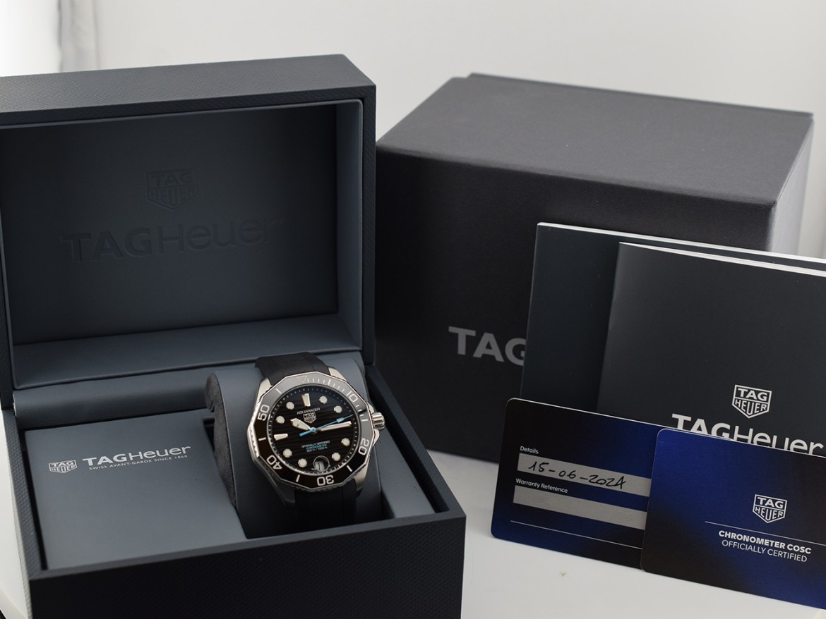 Professional 300 Date 42mm  2024