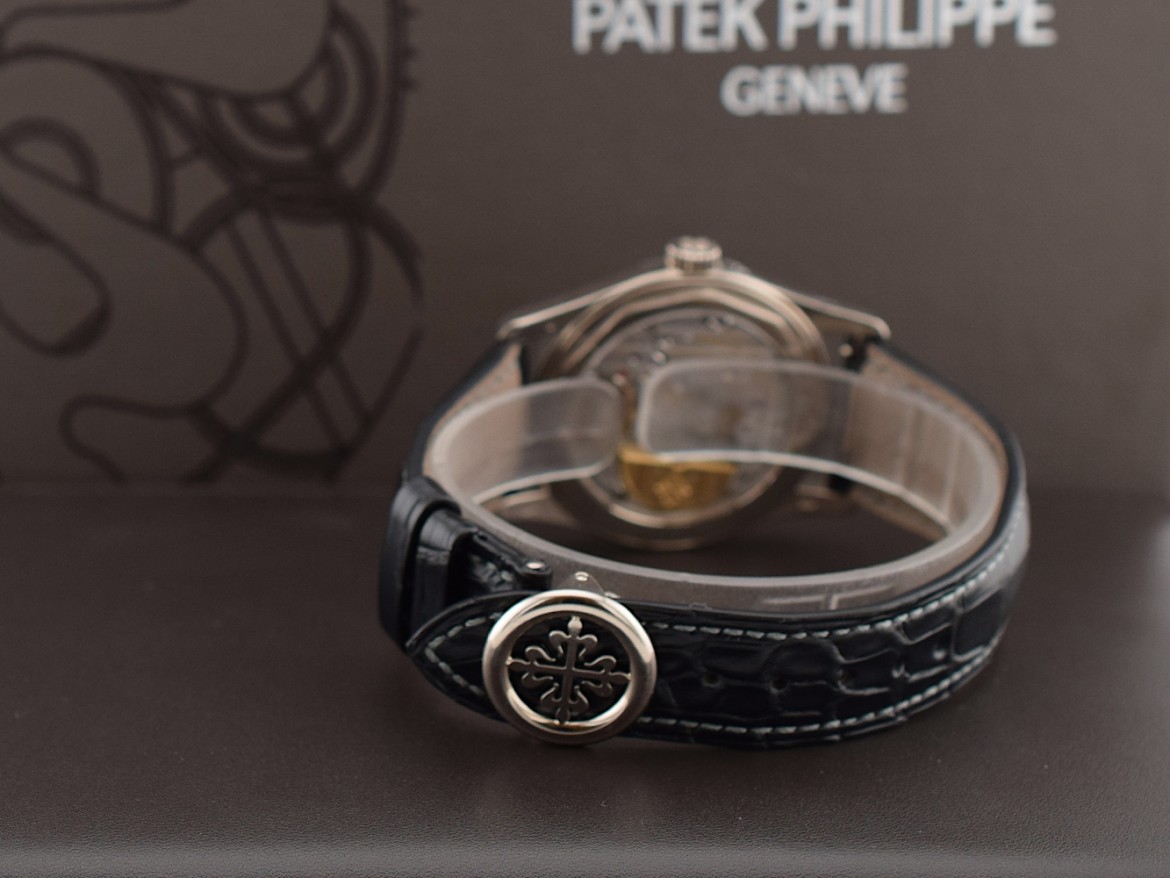 White Gold Black Dial Rare 6000G-001