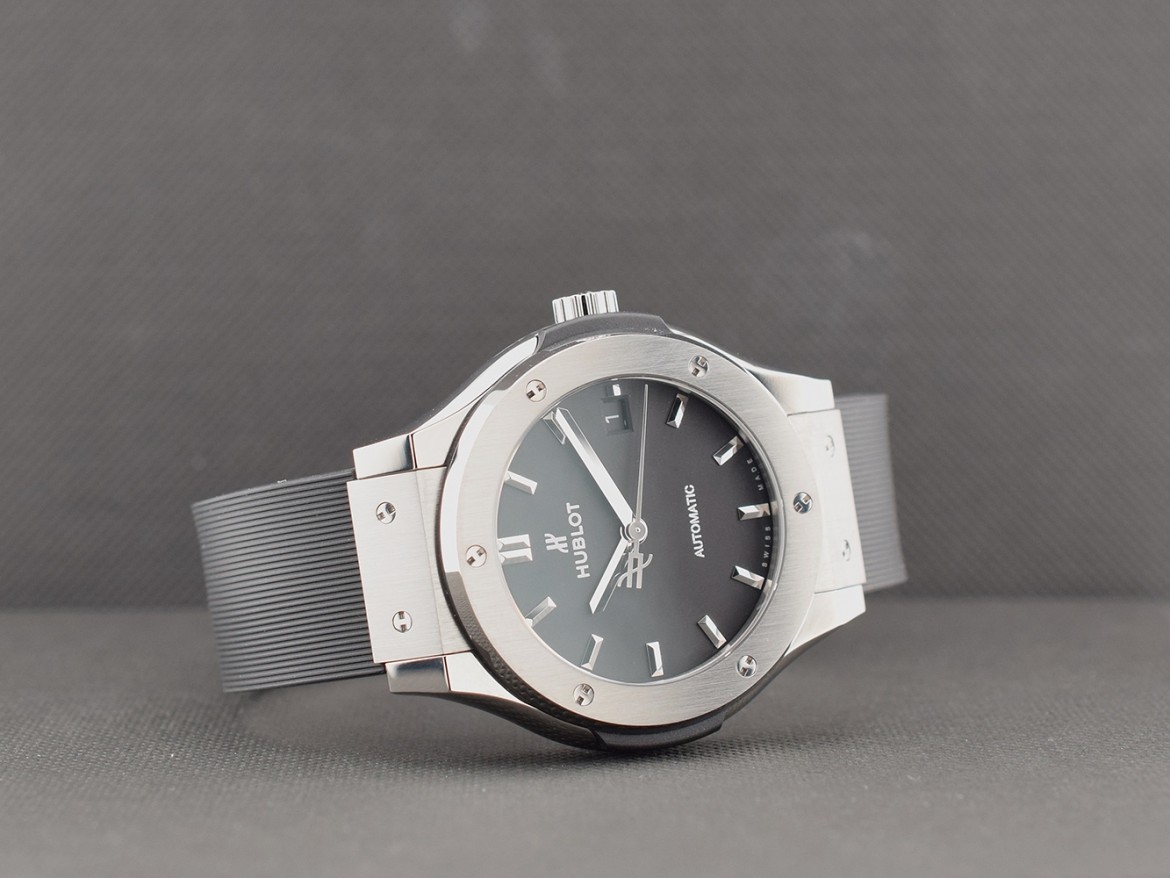 Classic Fusion 38mm black dial