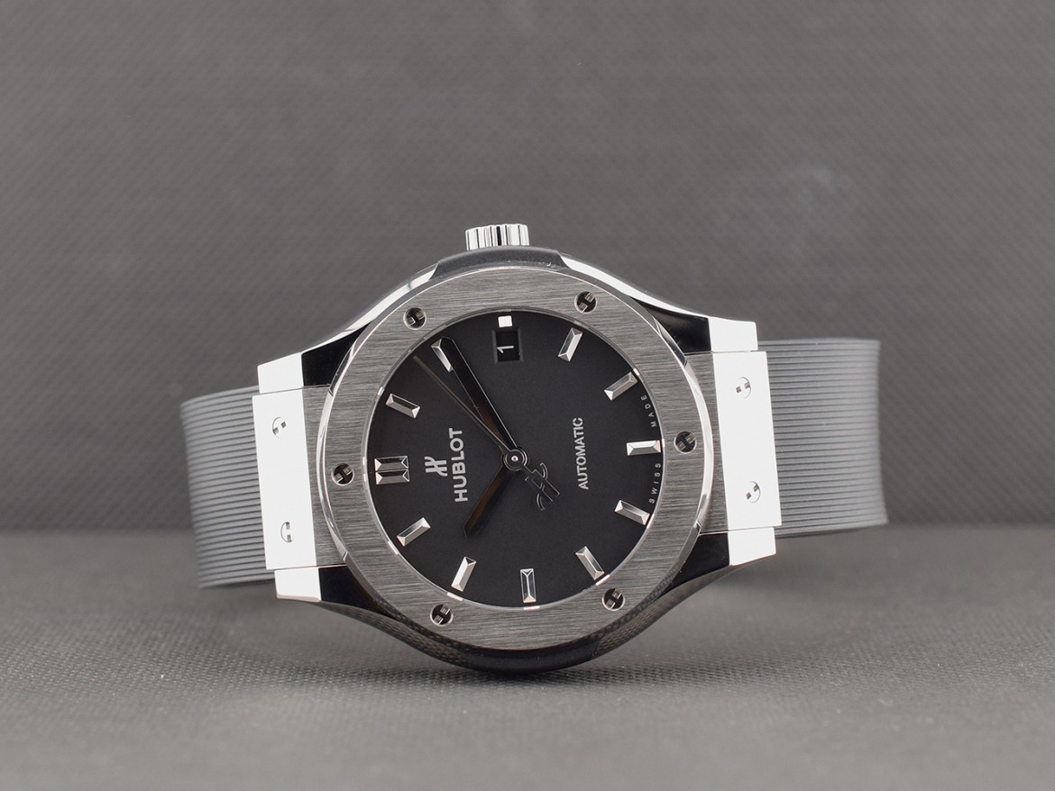 Classic Fusion 38mm black dial