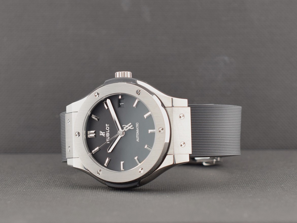 Classic Fusion 38mm black dial