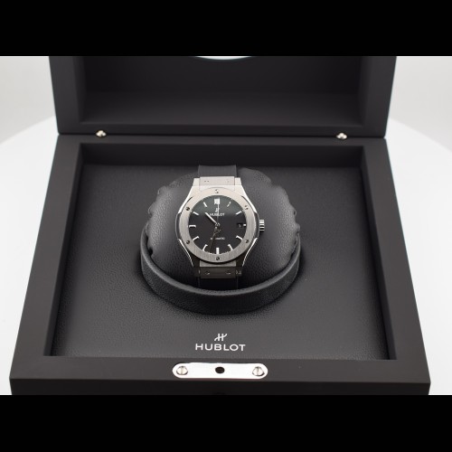 Classic Fusion 38mm black dial