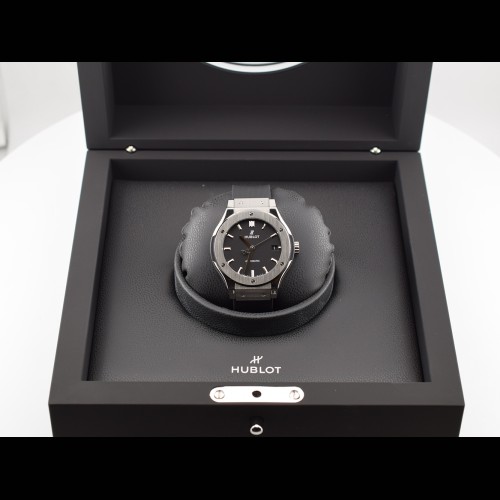 Classic Fusion 38mm black dial