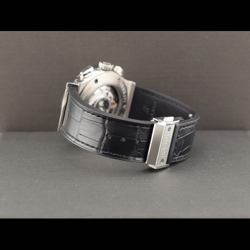 Classic Fusion Chronograph 42mm  541.NX.1171.LR  Like New