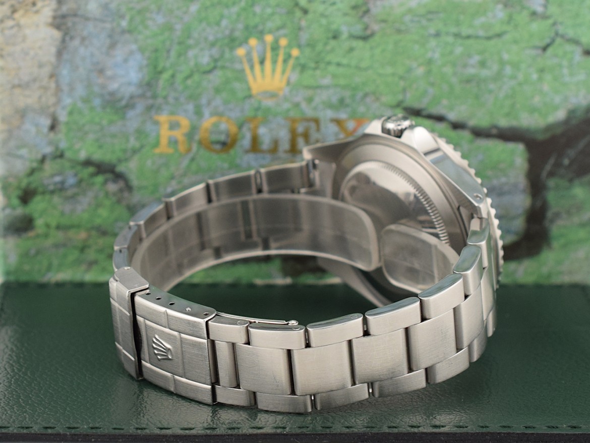 Ref. 16710 / Box & Papers 2002