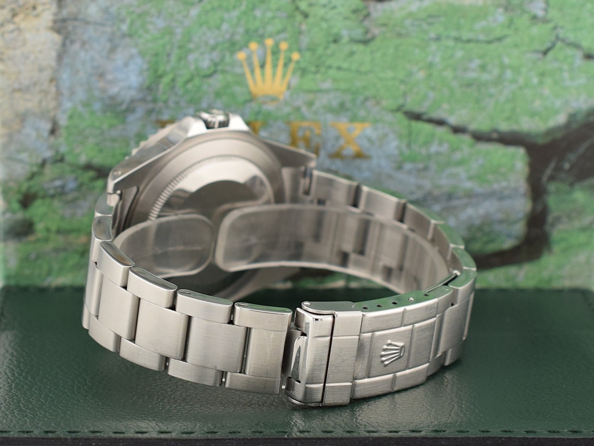 Ref. 16710 / Box & Papers 2002