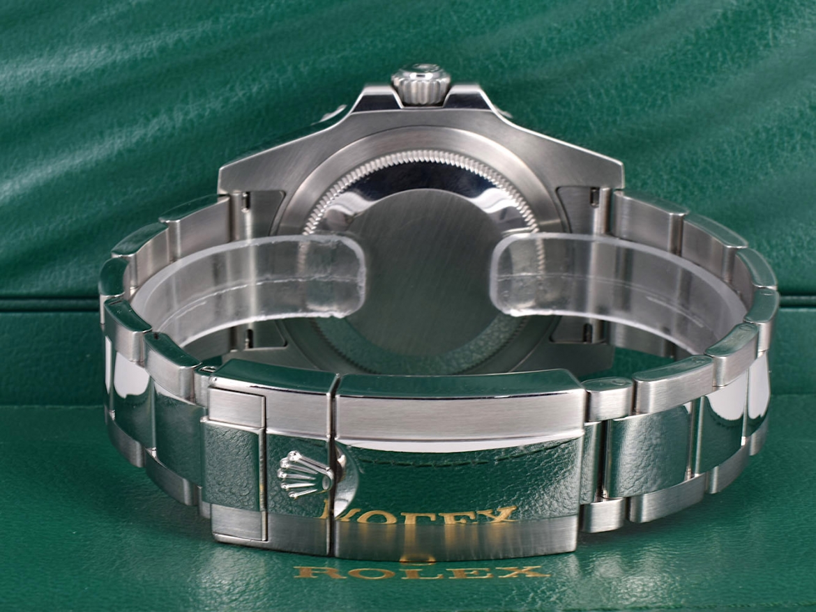 116710BLNR Oyster "Batman" - Like New 2015