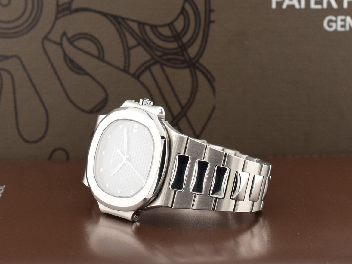 3800 Diamonds Dial Like new - Service Patek