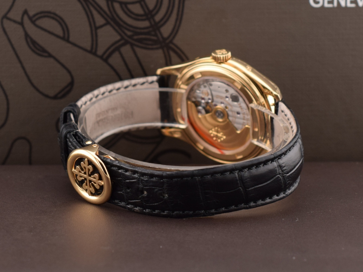 annual calendar yellow gold  full set - like new