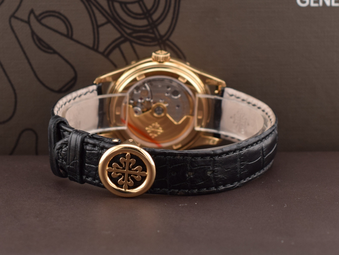 annual calendar yellow gold  full set - like new