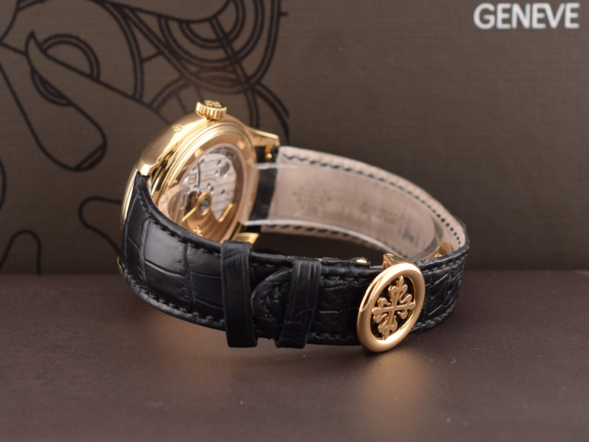 annual calendar yellow gold  full set - like new