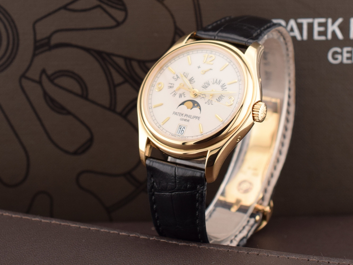 annual calendar yellow gold  full set - like new