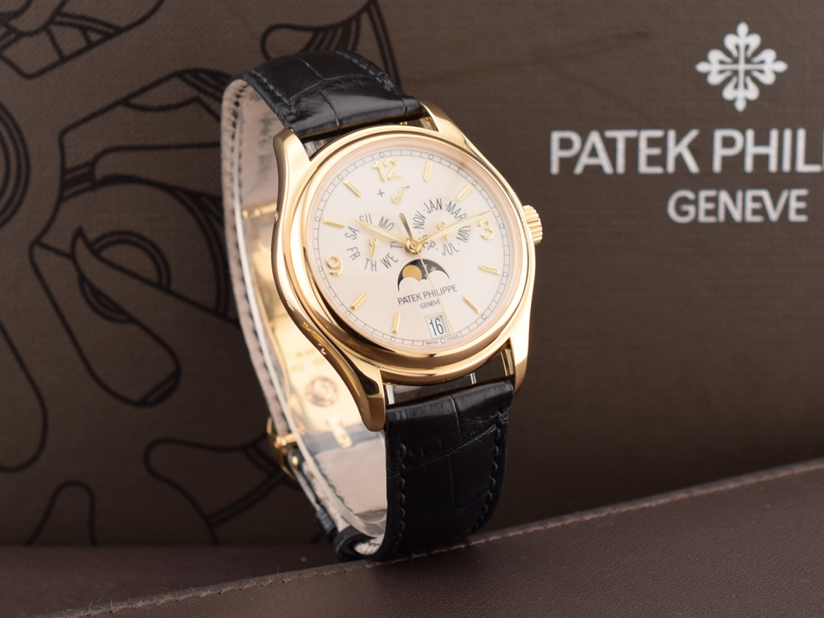 annual calendar yellow gold  full set - like new