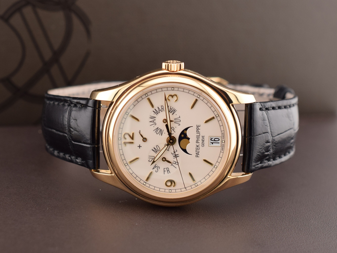 annual calendar yellow gold  full set - like new