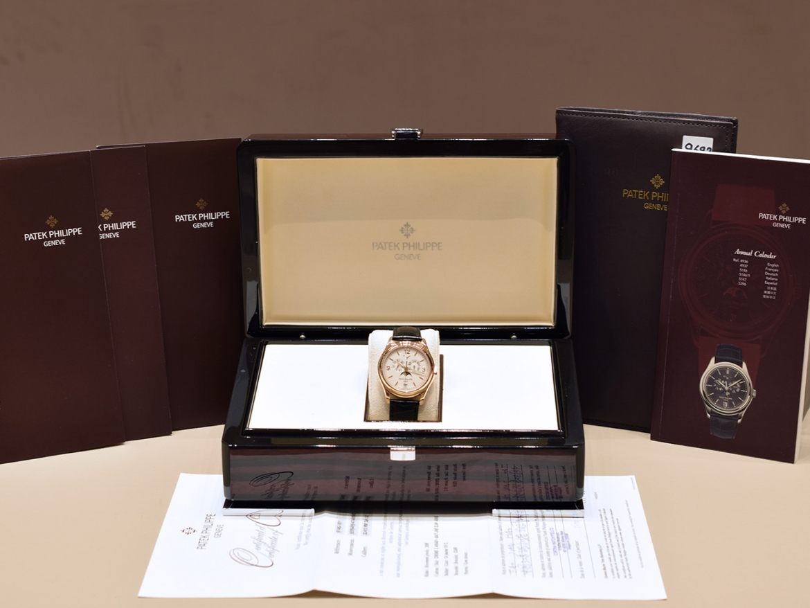 annual calendar yellow gold  full set - like new