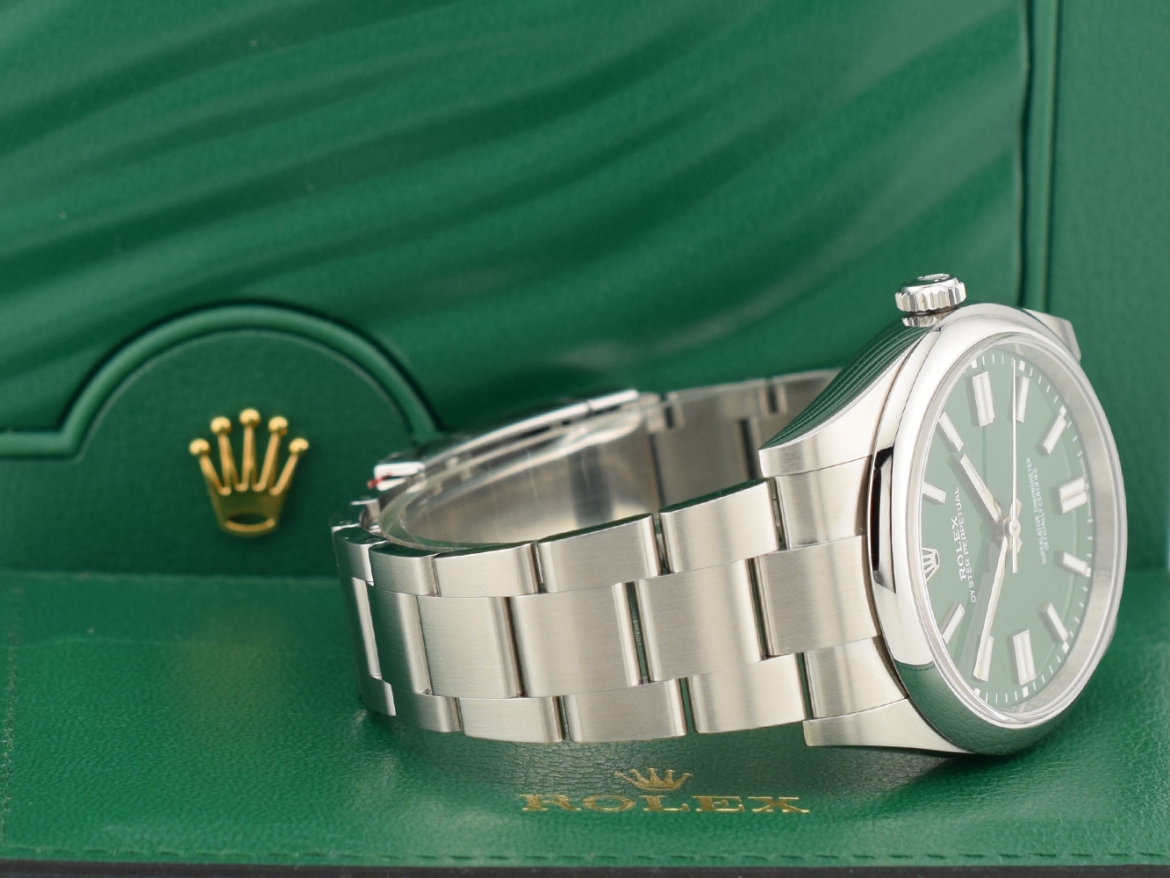 41mm ref. 124300 Green Dial New Stickers