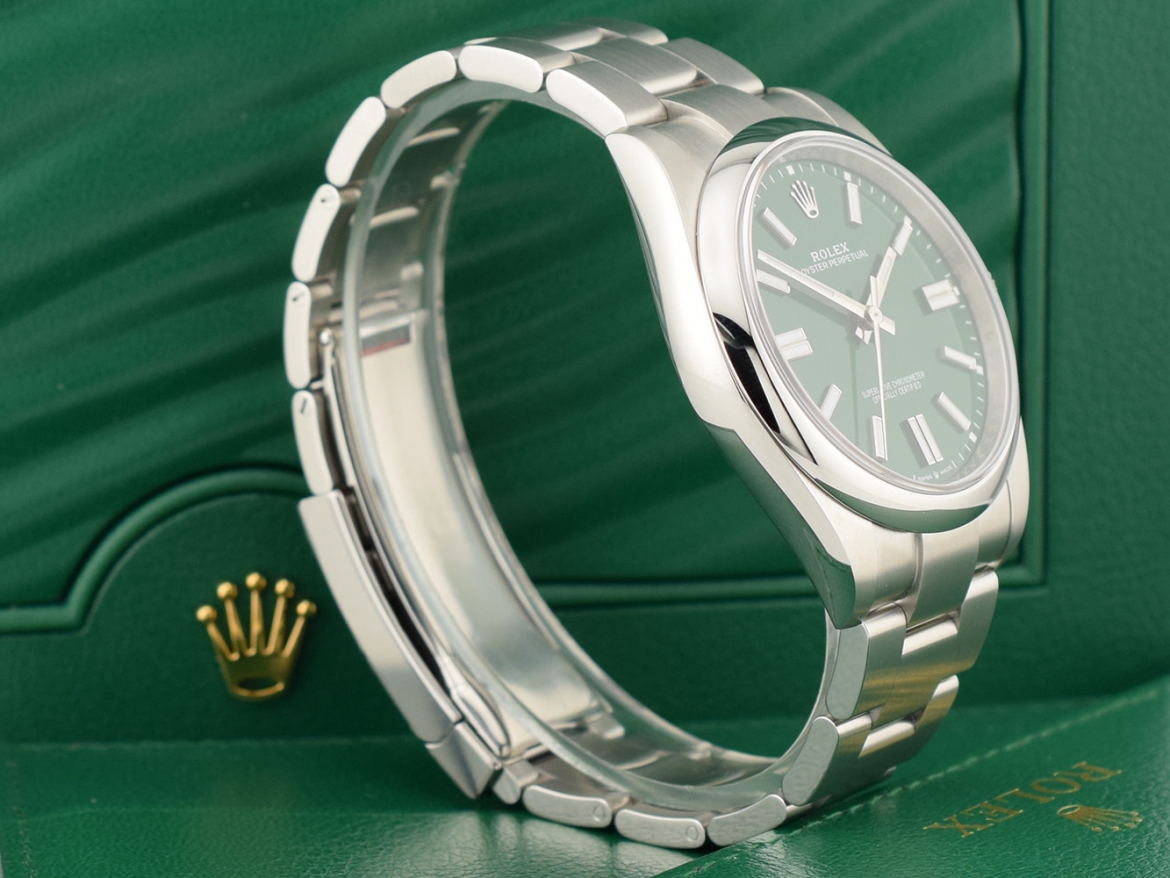41mm ref. 124300 Green Dial New Stickers