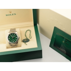 41mm ref. 124300 Green Dial New Stickers