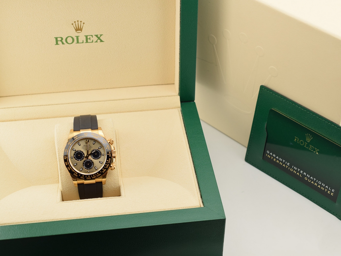 116518LN Pikachu - New Stickers 2022