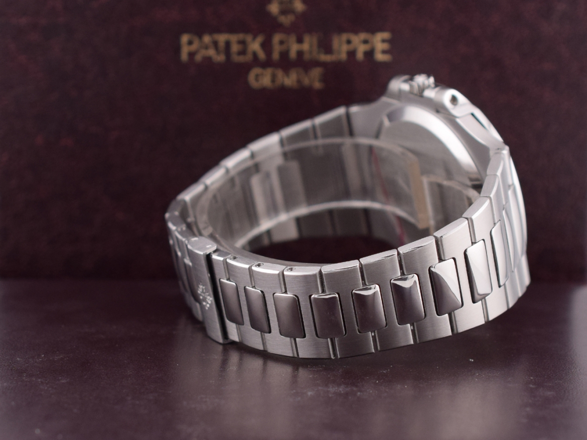 3710 LIKE NEW FULL SETT