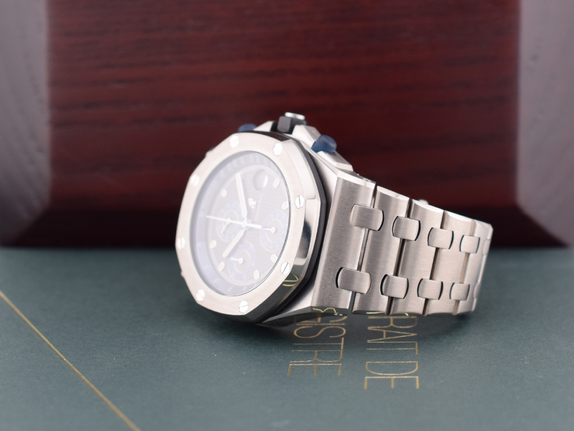 Chronograph Like new Extract