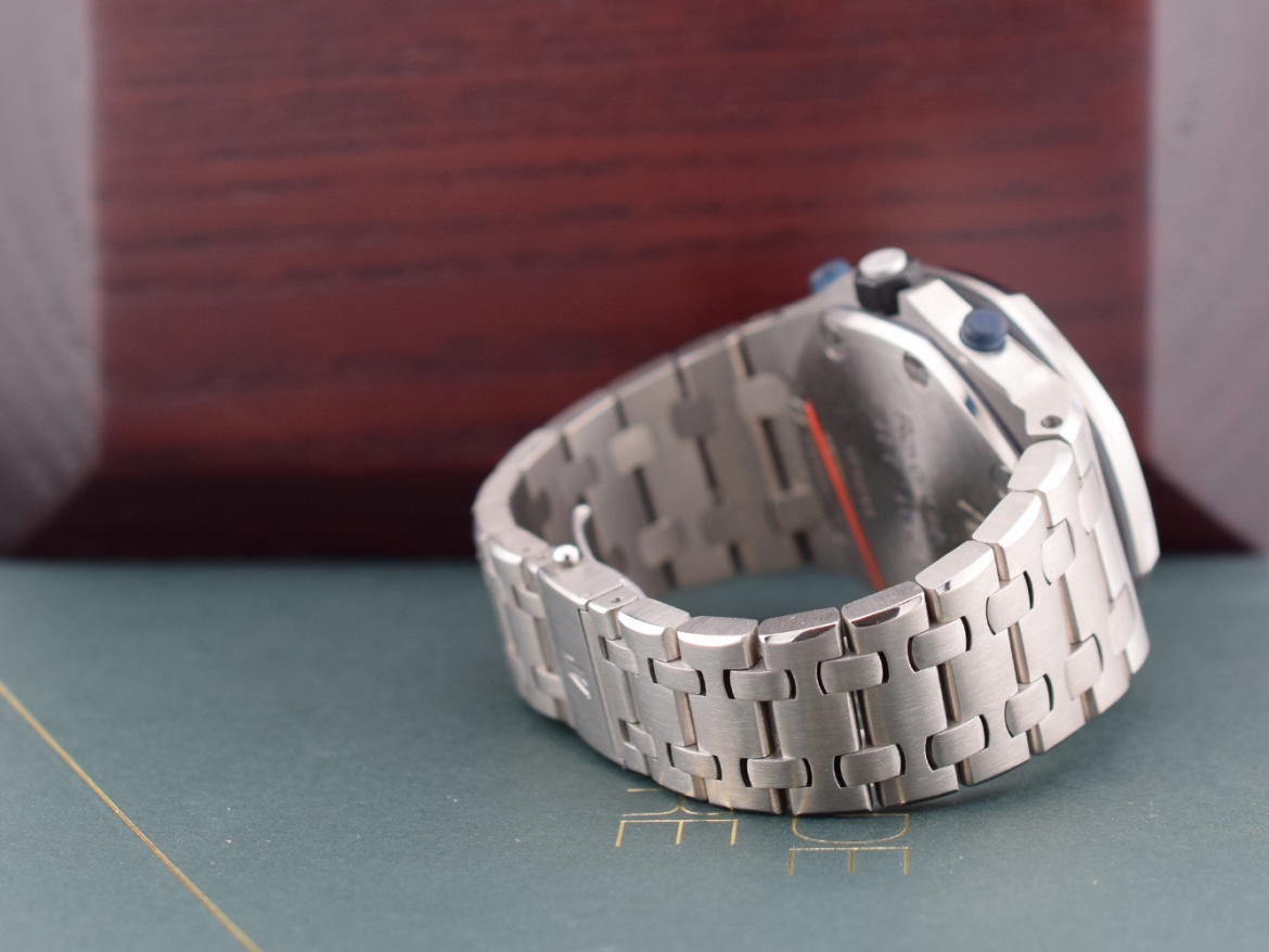 Chronograph Like new Extract